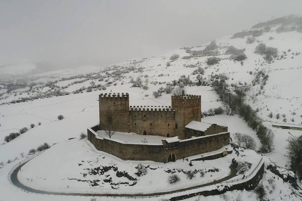 Castillo de Argüeso con nieve